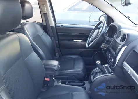 2016 Jeep Compass Latitude z USA, uszkodzony, nr VIN 1C4NJDEB6GD542095